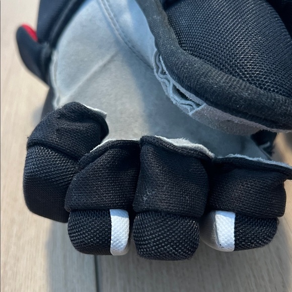 Bauer Legacy Youth Black and White Ice Hockey Gloves with Red Accents - Picture 4 of 11
